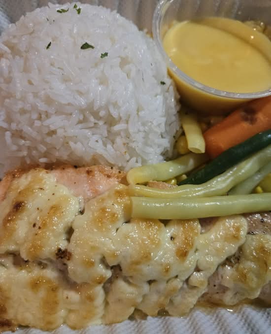 Baked Salmon w/Mayonnaise in Wine Sauce 沙拉醬焗三文魚扒